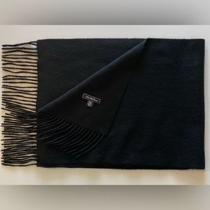 FIRM$ Cashmere Saks Fifth Avenue Scarf Soft Luxurious Black with Fringe Like New